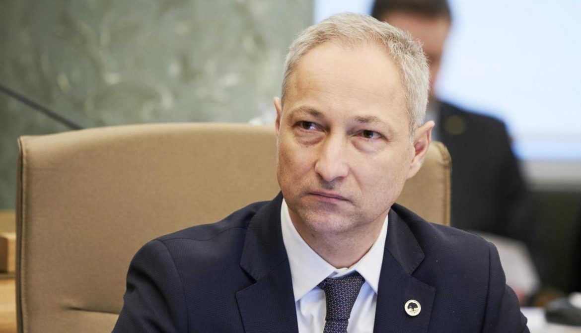 Новые консерваторы против отставки Павлютса