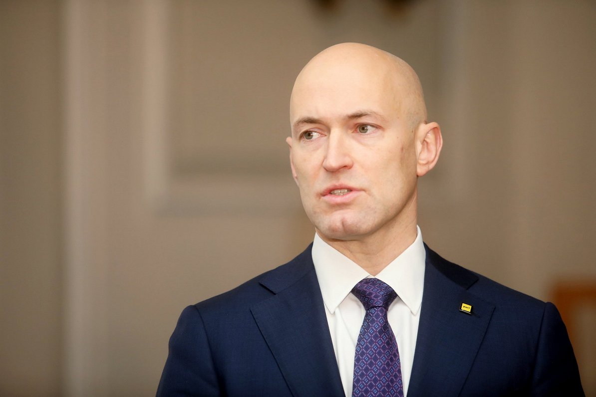 Павлютс: общество борется с правительством, а не с вирусом Павлютс: общество борется с правительством, а не с вирусом
