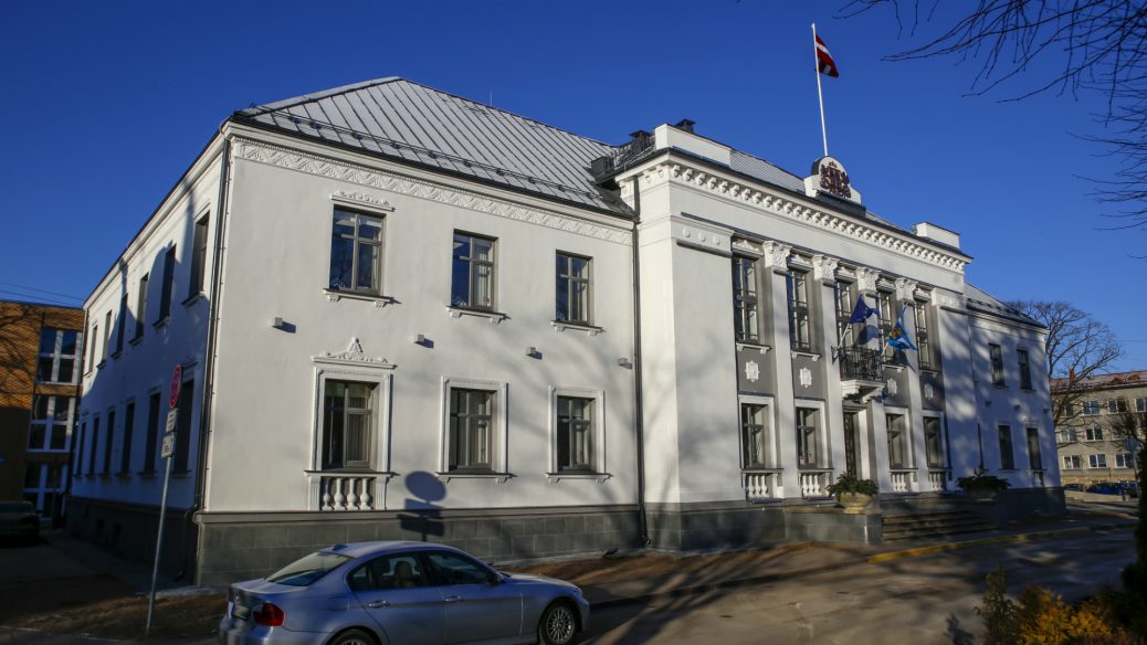 Из-за роспуска думы Резекне комплектуется команда администраторов