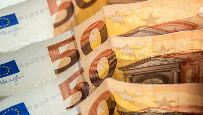 В прошлом году средняя брутто-зарплата в Латвии увеличилась на 7,5%