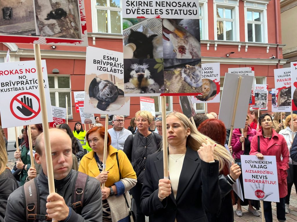 У Сейма пройдет пикет против безответственного разведения животных