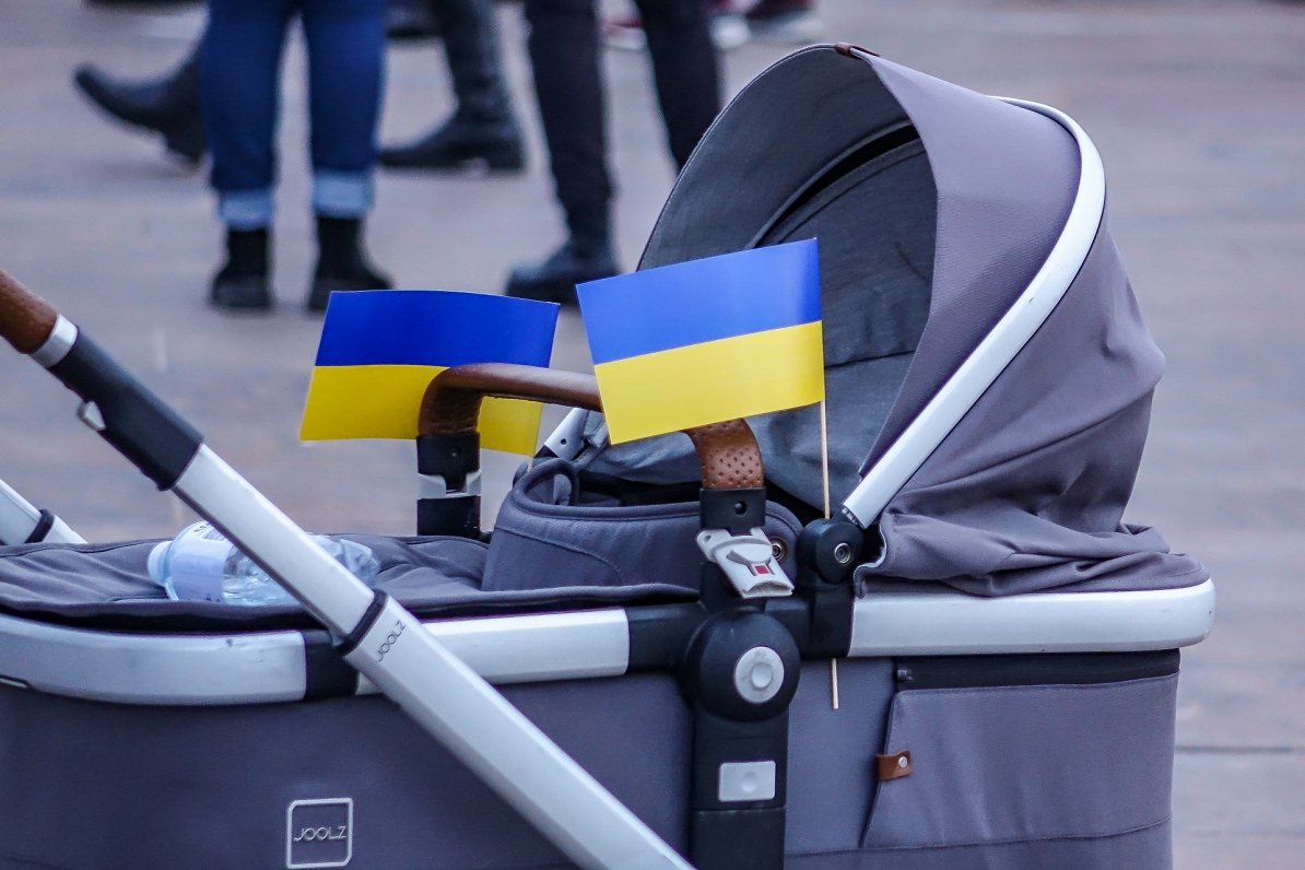 Никто не знает сколько в Латвии украинских беженцев. Официально их уже 25 тысяч