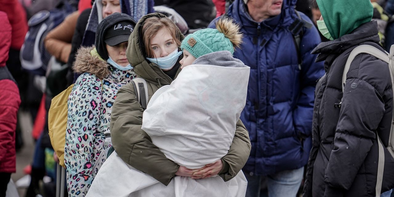 В Риге официально 170 беженцев и неофициально до 4000