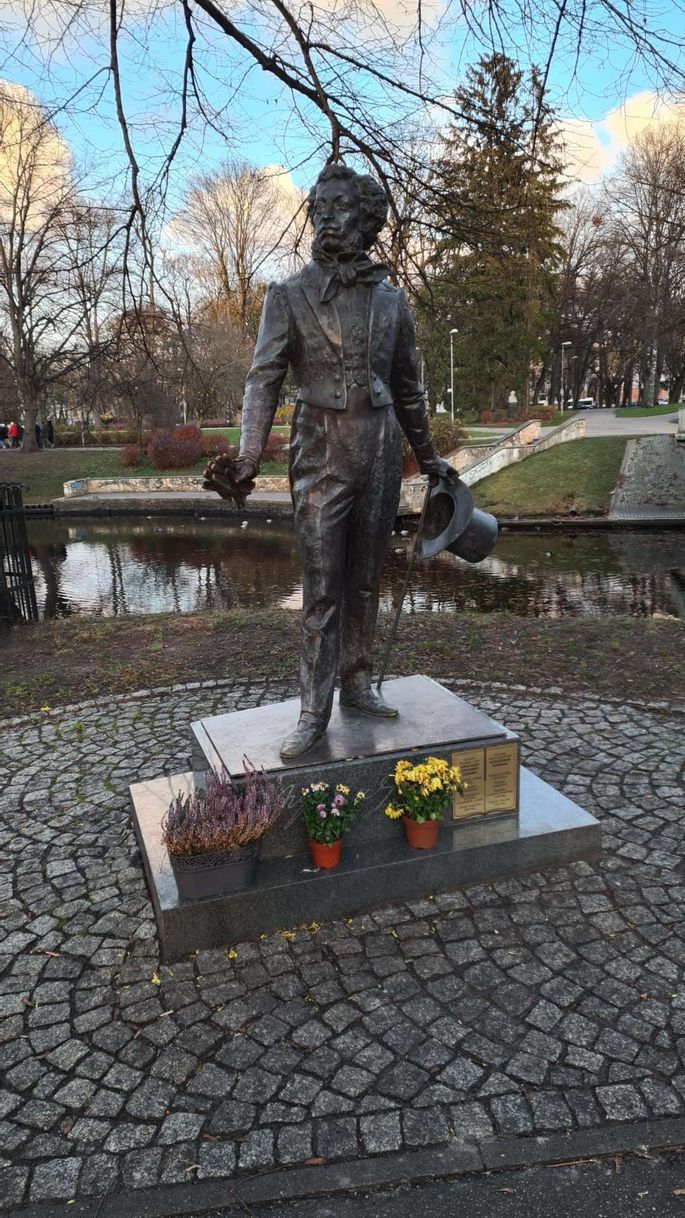 Памятник Пушкина привели в порядок