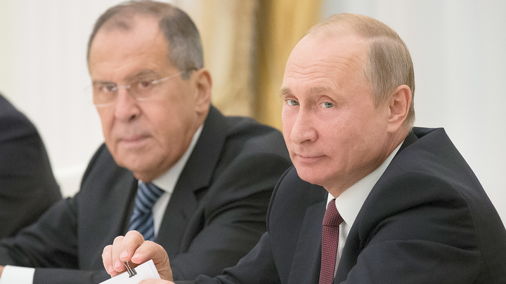 Financial Times: Евросоюз внесет в санкционный список Путина и Лаврова