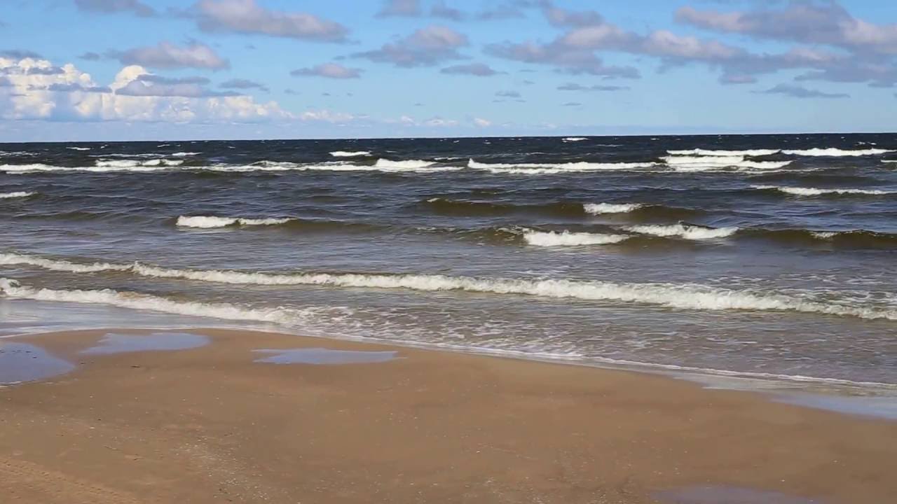 Температура воды в море держится около +20 градусов
