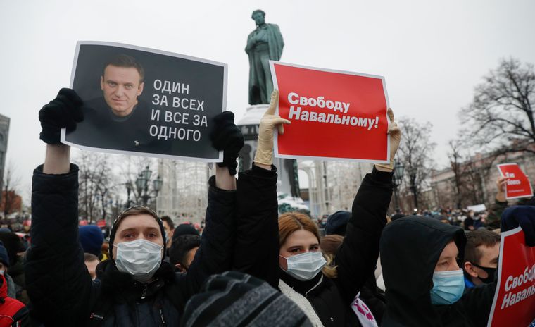 Тюрьмы в Москве переполнены после нескольких недель протестов