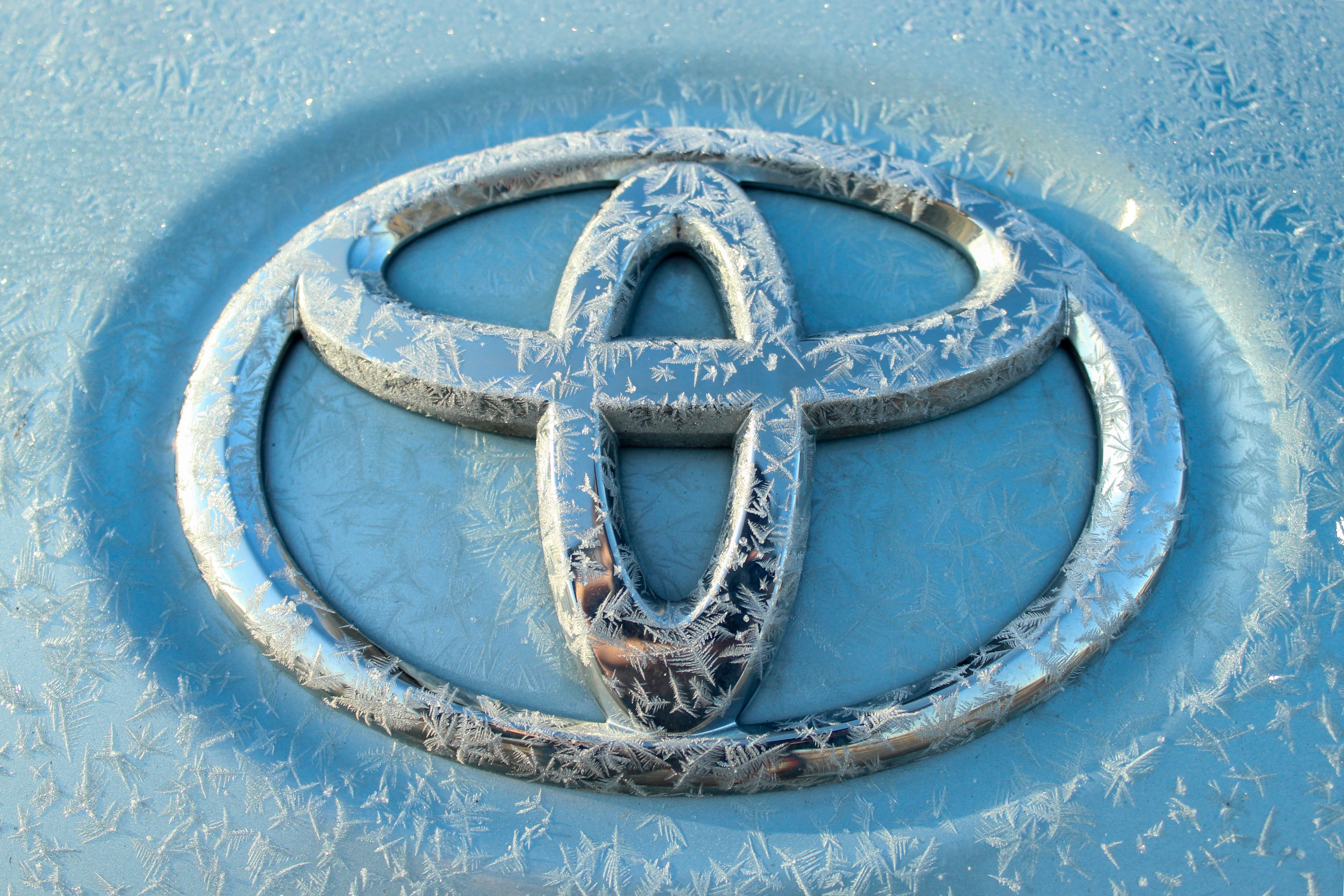 "Ford" un "Toyota" pusvadītāju deficīta dēļ samazina ražošanu ASV "Ford" un "Toyota" pusvadītāju deficīta dēļ samazina ražošanu ASV