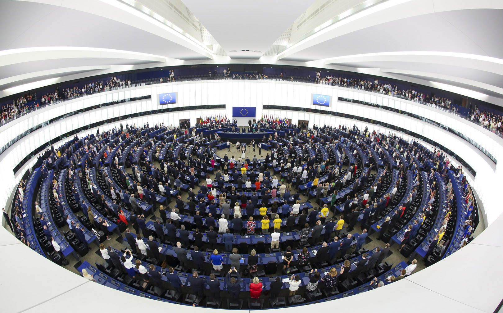 Еще двум депутатам Европарламента грозит лишение иммунитета из-за коррупционного скандала