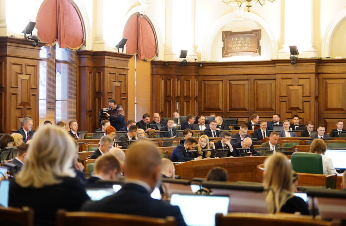 Сейм принял госбюджет на 2025 год с дефицитом в размере 2,9% ВВП