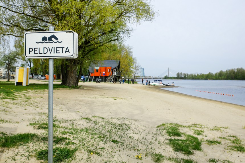 В некоторых местах купания вода прогрелась до +13 градусов