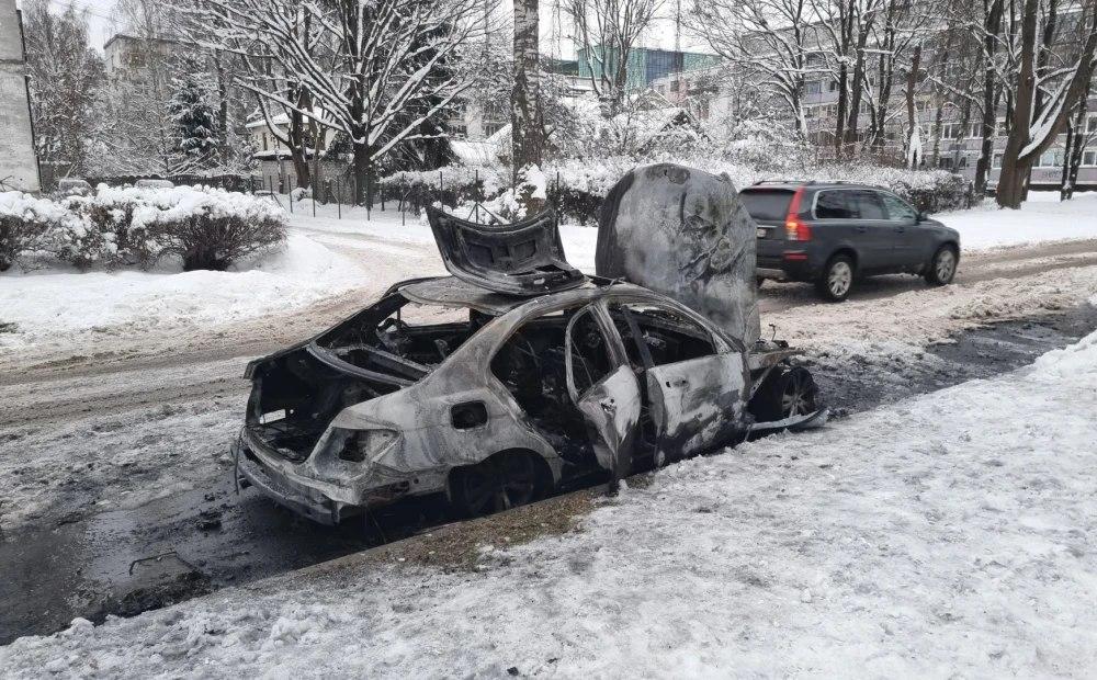 На улице Гарозес завелся свой пироман? Там опять сгорело авто