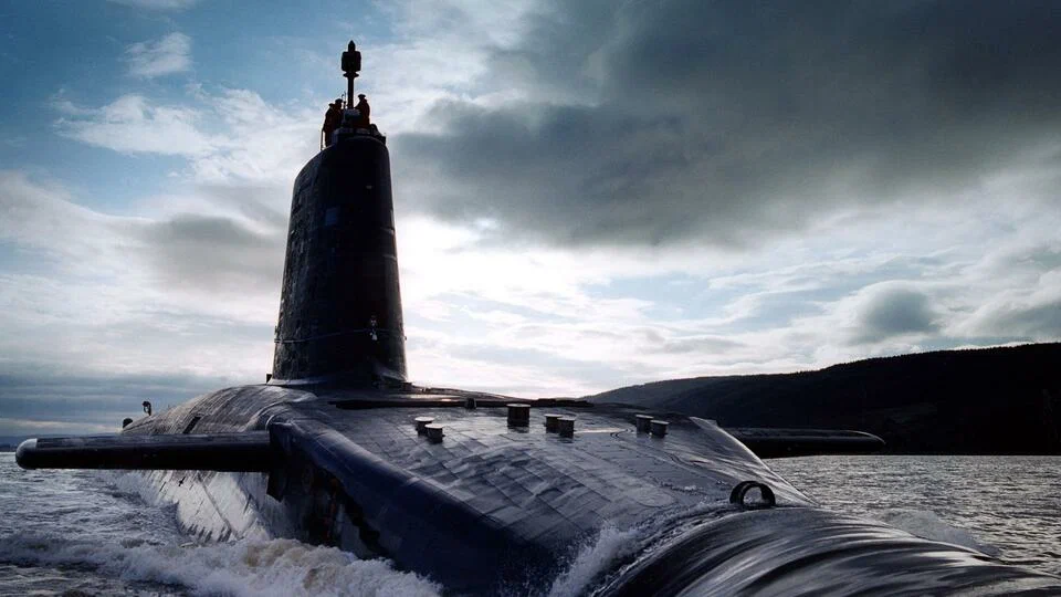 Скандал на британском флоте: ядерный реактор подлодки ремонтировали суперклеем