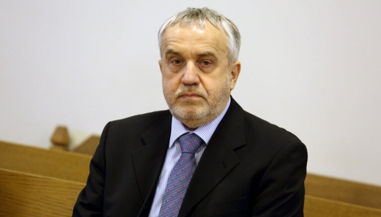 Шкеле и Шлессерсу предьявили обвинение в мошенничестве и отмывании денег