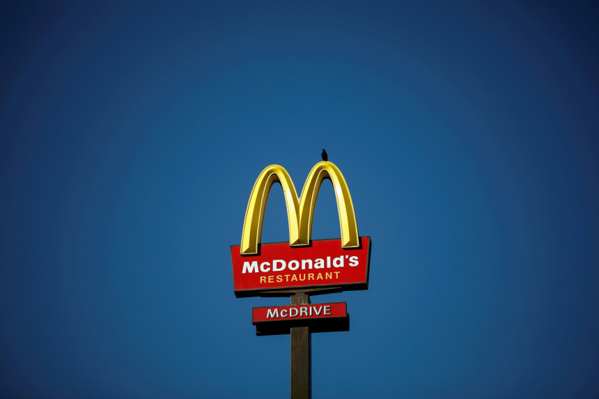 После объявления об уходе: соусы McDonald's в соцсетях продают по 8 евро