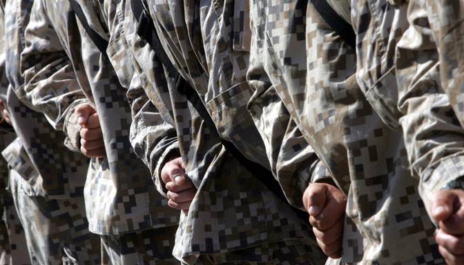 В армию идут все меньше. Министр хочет больше солдат