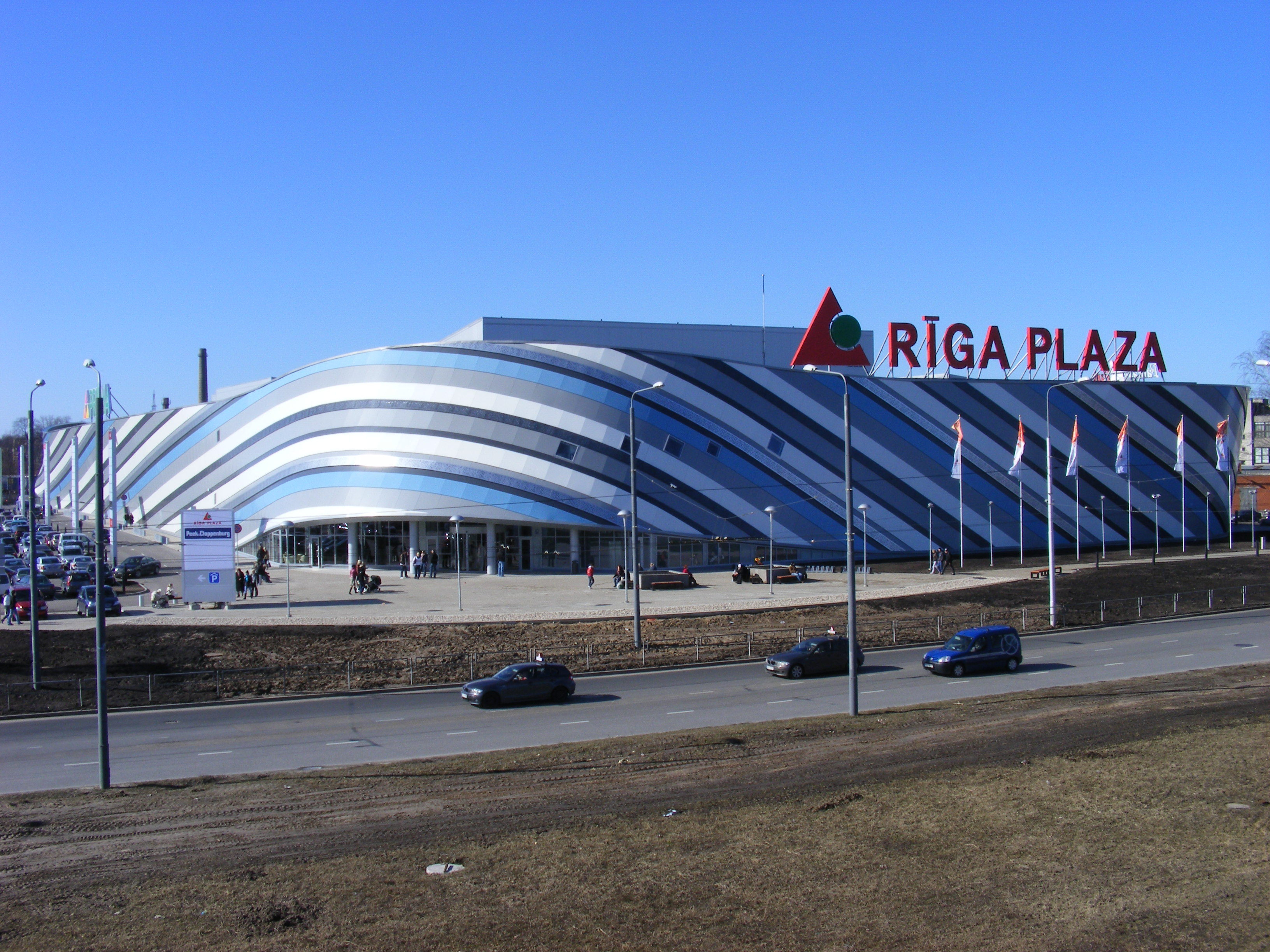 "Riga Plaza" продлевает время работы