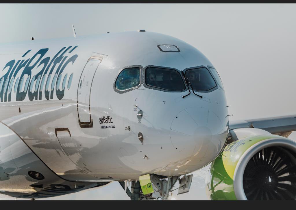 В Латвию прилетело 360 миллионов долларов. airBaltic получил 2 новых авиалайнера