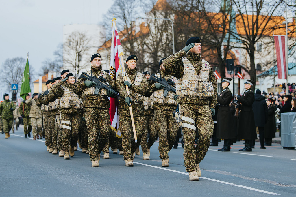 В честь 18 ноября в 13:30 в Риге пройдет военный парад В честь 18 ноября в 13:30 в Риге пройдет военный парад
