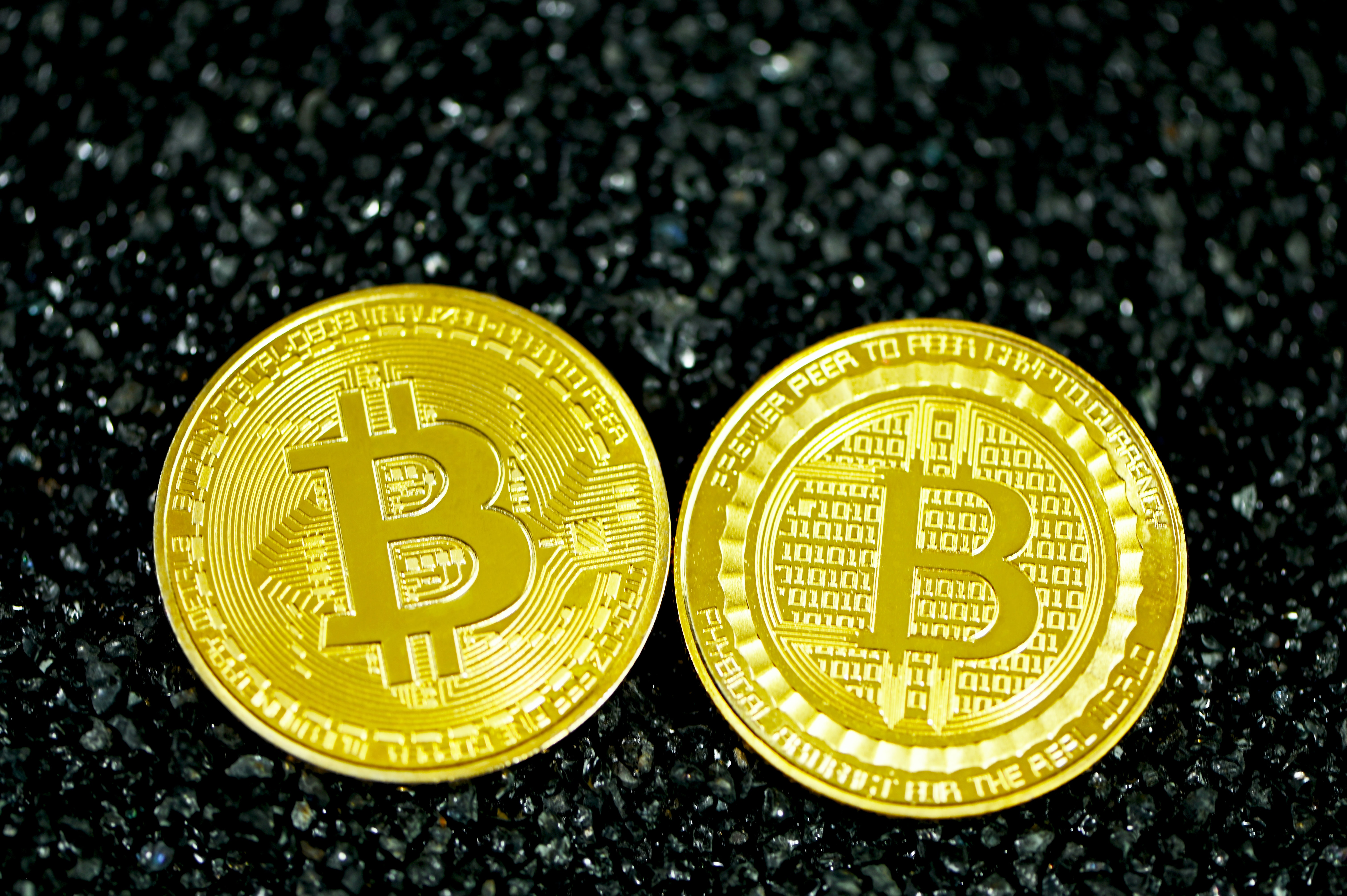 Lielbritānija aplūko iespēju radīt digitālu valūtu "Britcoin"