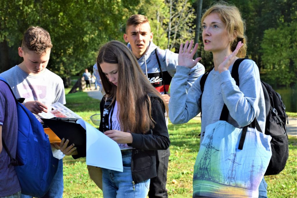 Школа на свежем воздухе: некоторые уже ставят палатки, остальные недоумевают