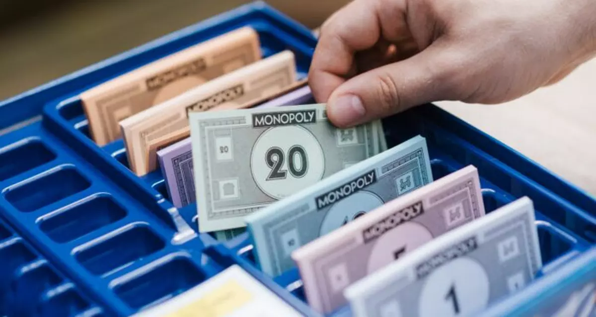 Пенсии и "детские" пособия: как их видят депутаты Сейма?