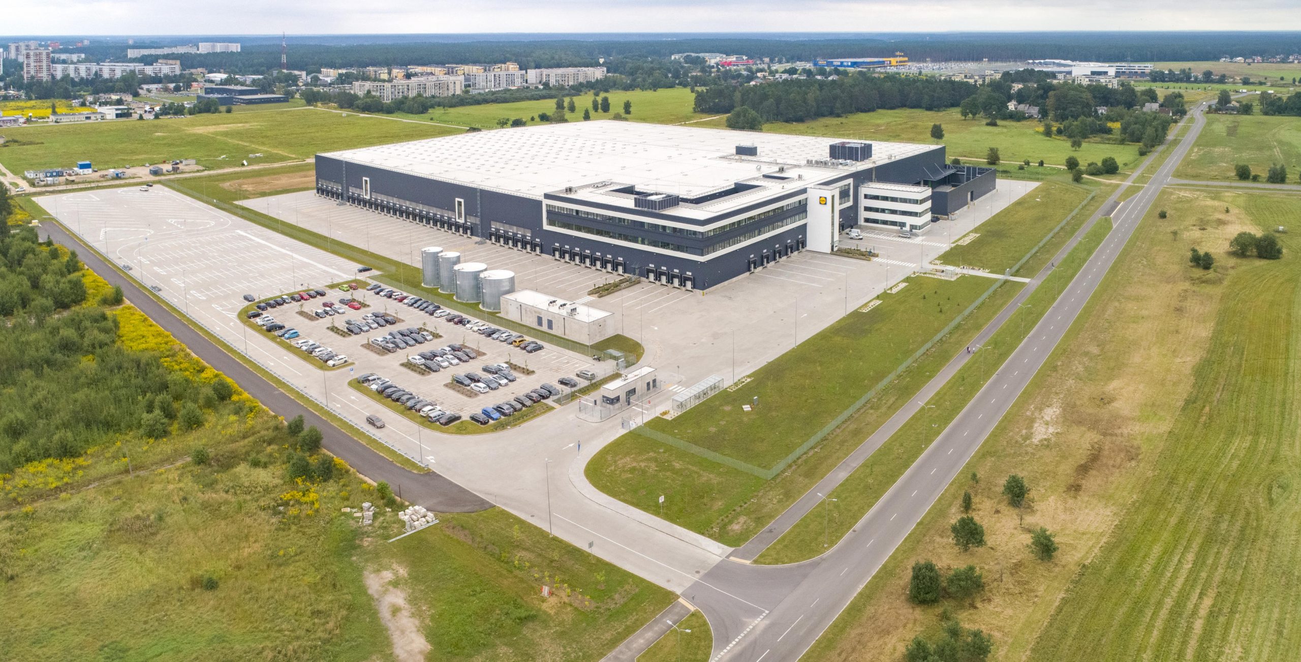 В Риге открывается логистический центр Lidl