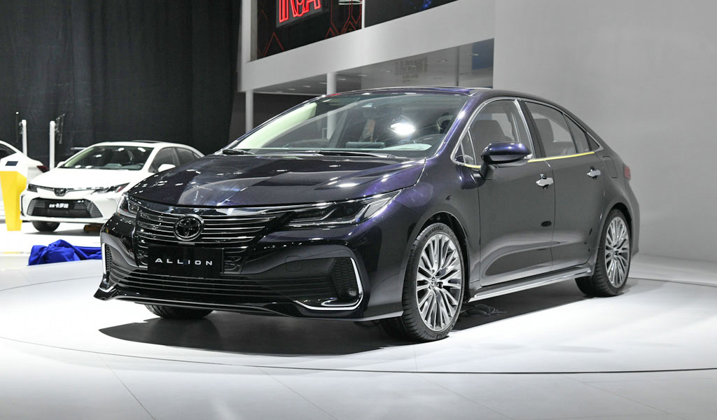 Две новые, комфортабельные версии Toyota Corolla