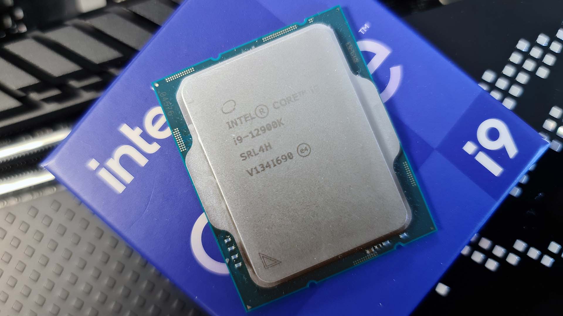 Intel прекращает импорт продукции для клиентов в РФ и Белоруссию