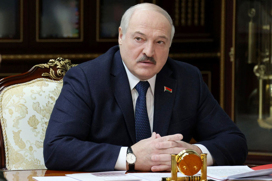 Лукашенко: поляки, литовцы и латыши просят у Белоруссии гречки и соли