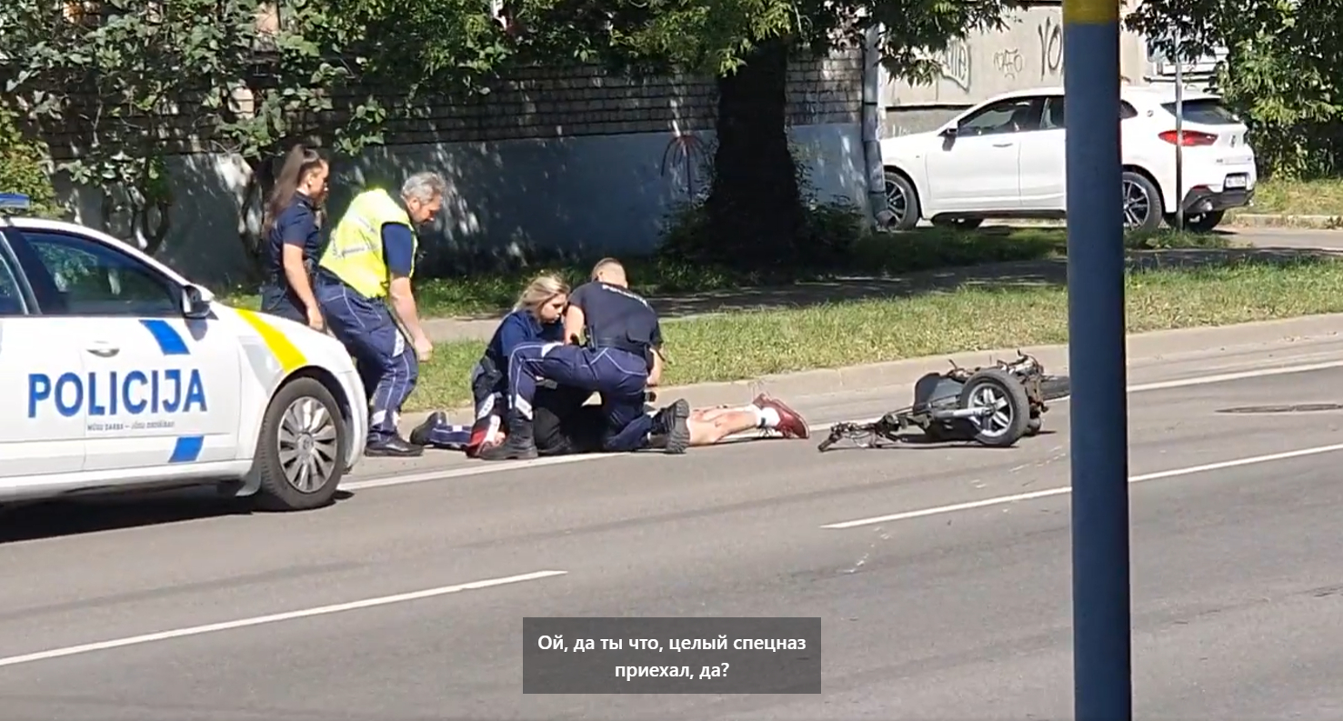 Особо опасен? Во время задержания полицейский протаранил пьяного водителя мопеда Особо опасен? Во время задержания полицейский протаранил пьяного водителя мопеда