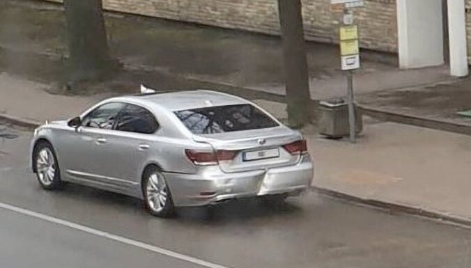 В президентский Lexus въехал автомобиль охраны