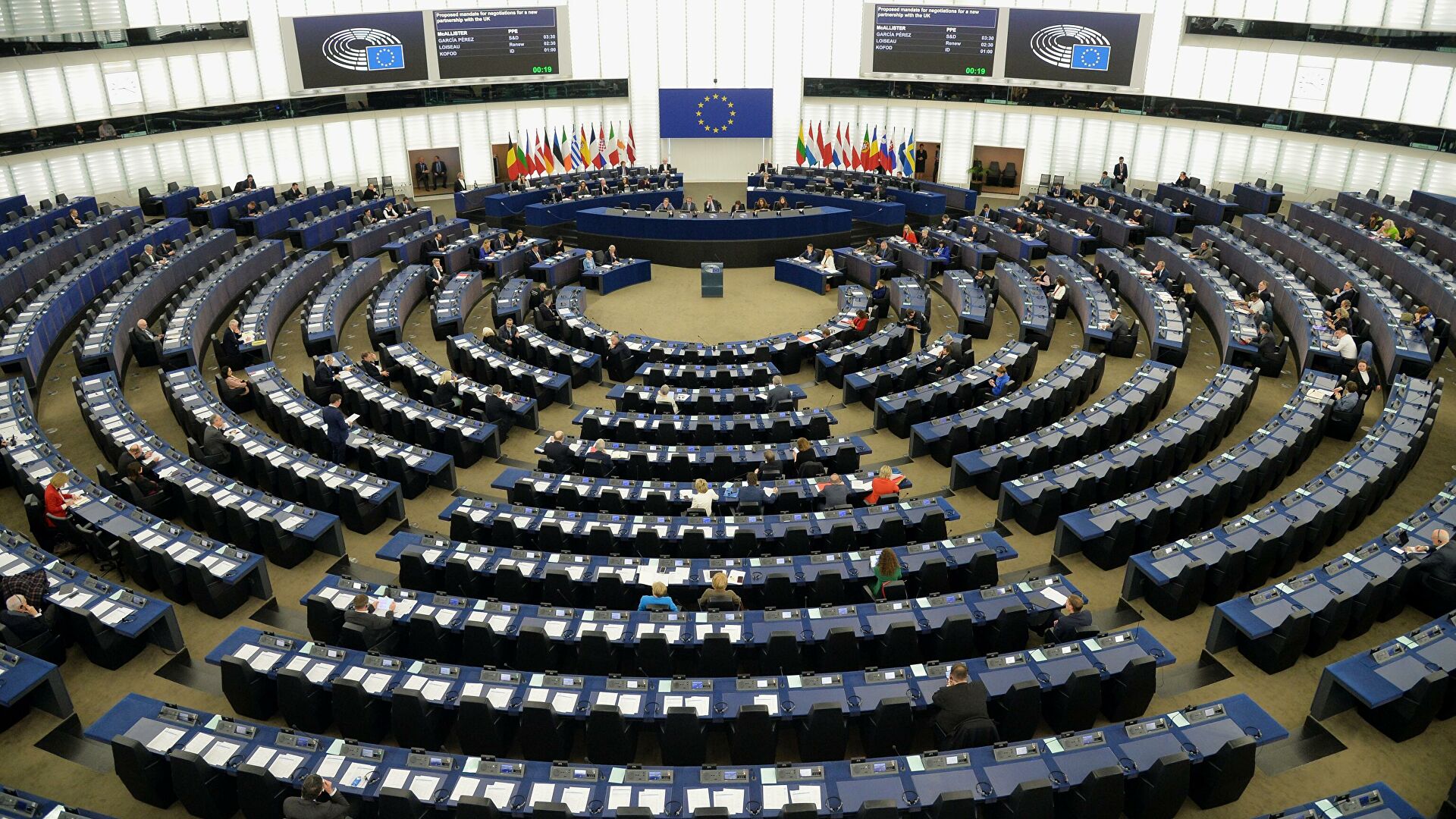 Почему 13 евродепутатов проголосовали против осуждения России?