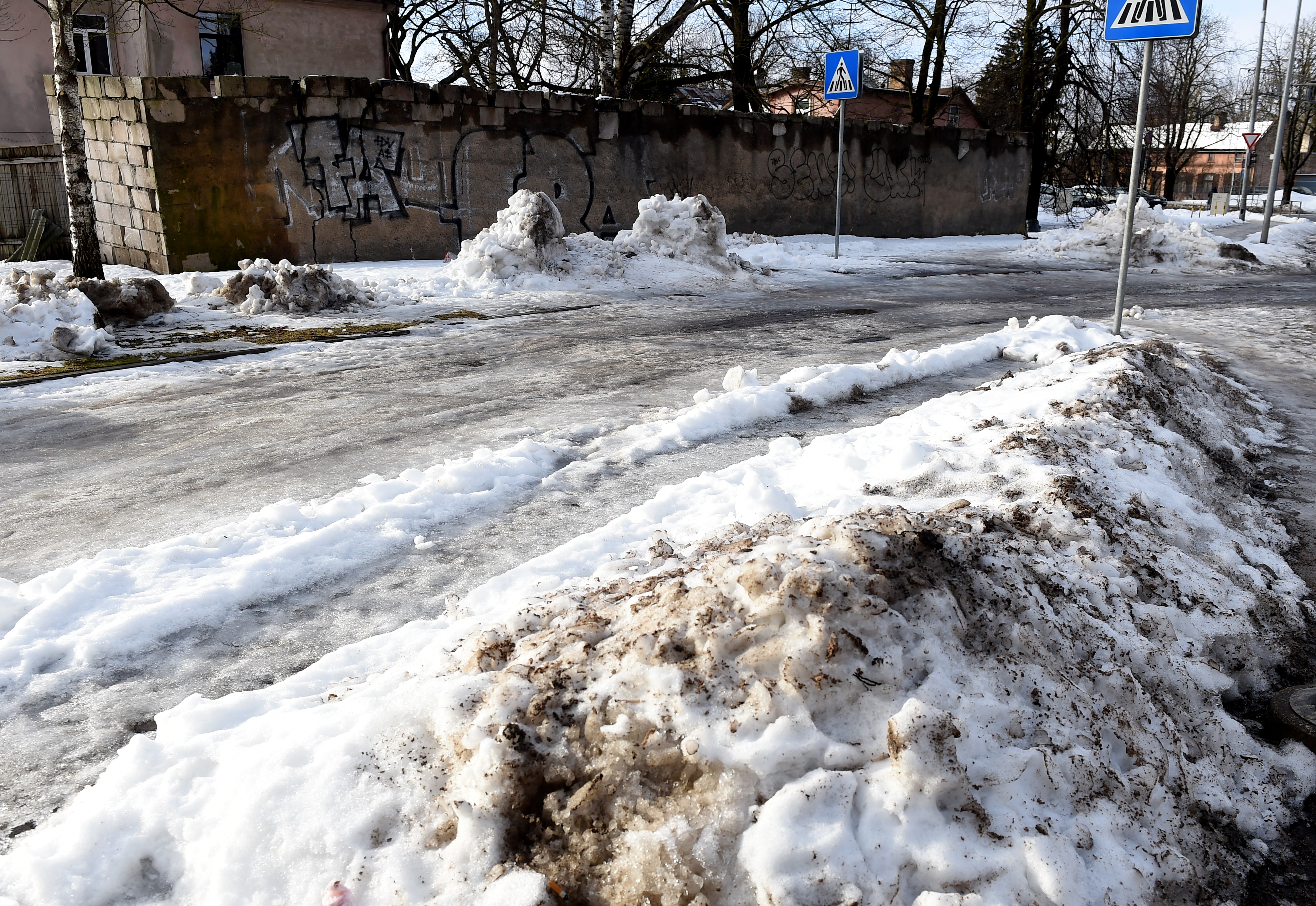 Осложнены условия передвижения по дорогам Латгале и Видземе