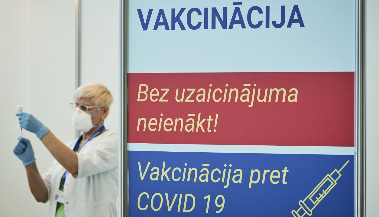 De facto: обещанные Латвии вакцины — задерживаются, ясности с поставками — нет