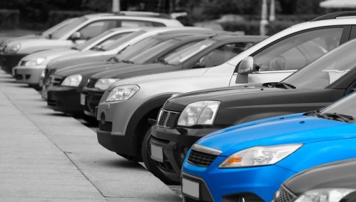 Украине переданы первые восемь конфискованных в Латвии автомашин