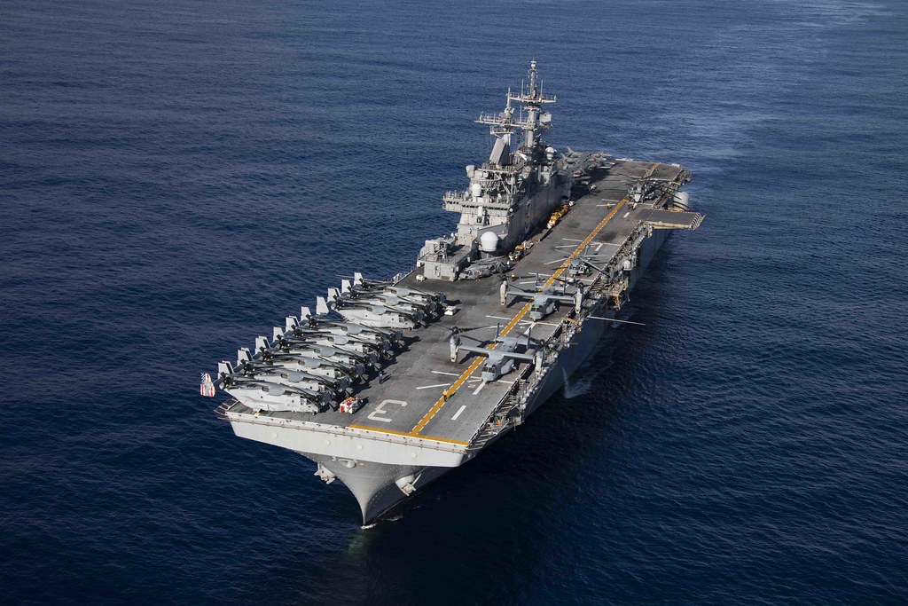 В Латвию прибыл авианосец USS Kearsarge