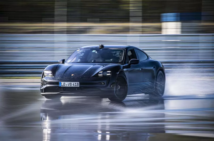 Porsche Taycan внесли в Книгу рекордов Гиннесса