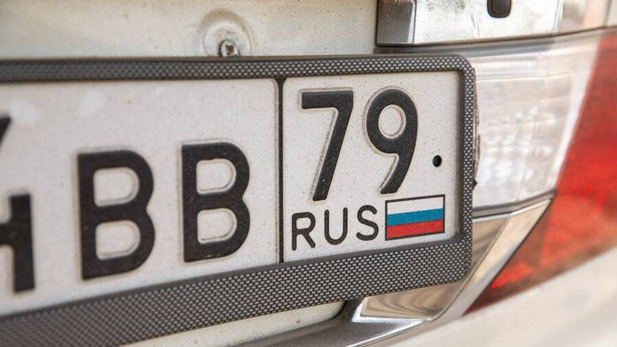 Сейм примет решение по запрету на пребывание в Латвии автомобилей, зарегистрированных в России