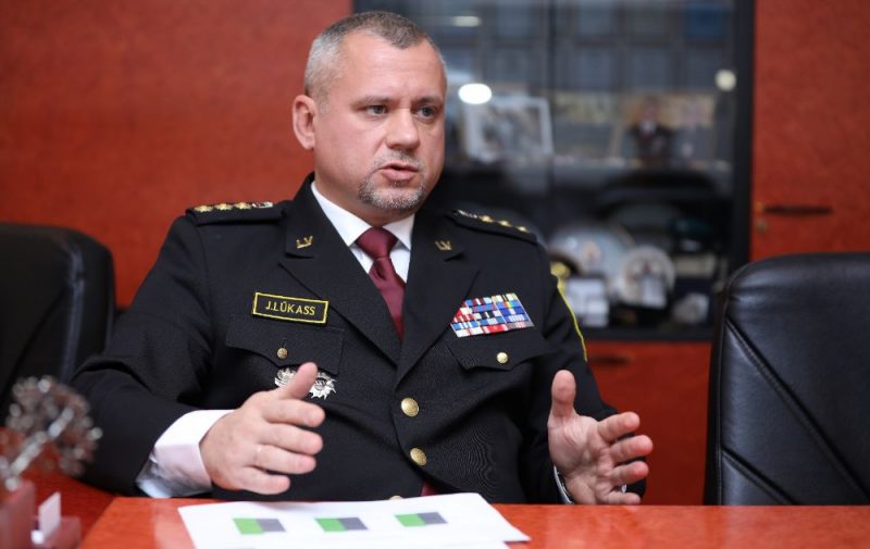 Расслабились или устали? В Риге взрыв нарушений ковидных ограничений