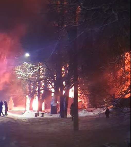 Два дома горело в рижском районе Болдерая за один вечер. Два человека погибли