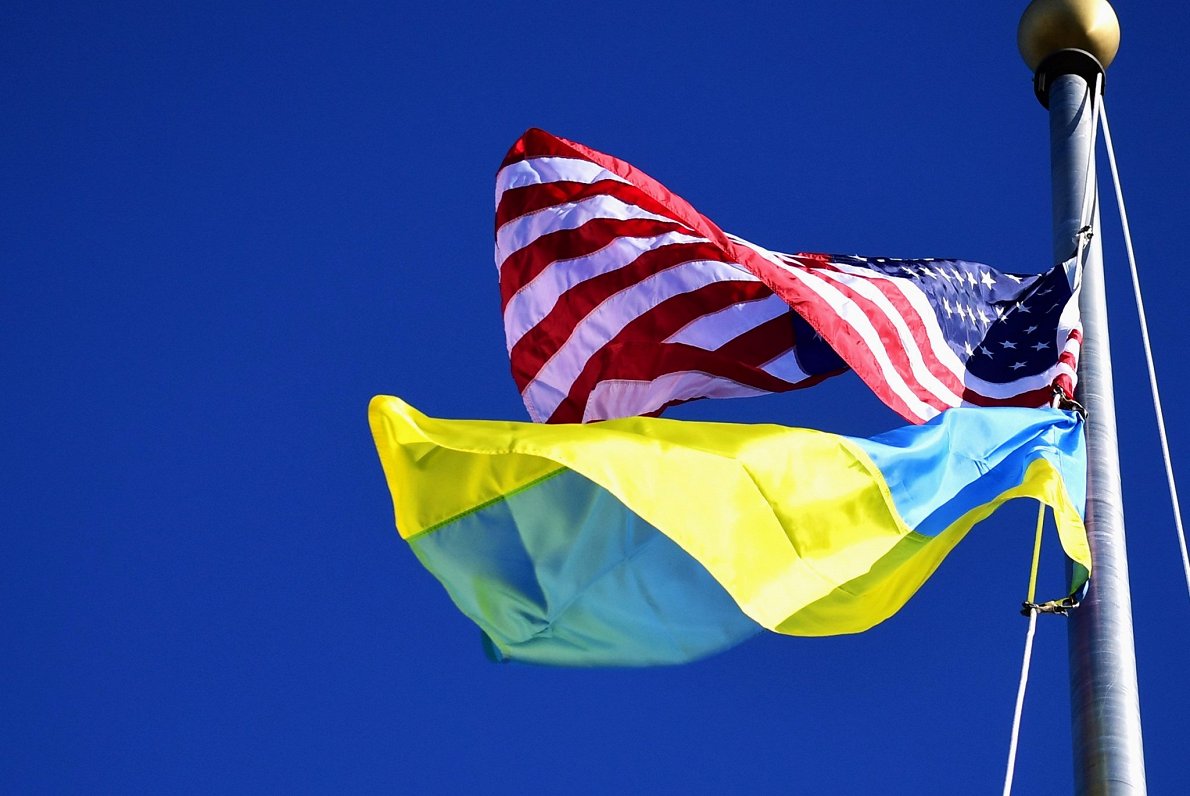 США не разрешили Киеву бить их оружием по аэродромам РФ