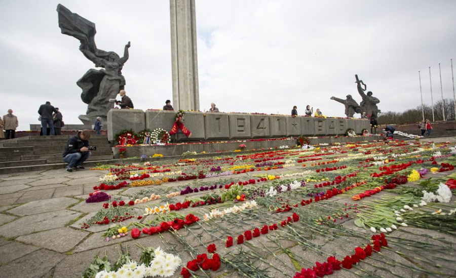 СМИ: снос памятника Освободителям могут начать через две недели СМИ: снос памятника Освободителям могут начать через две недели