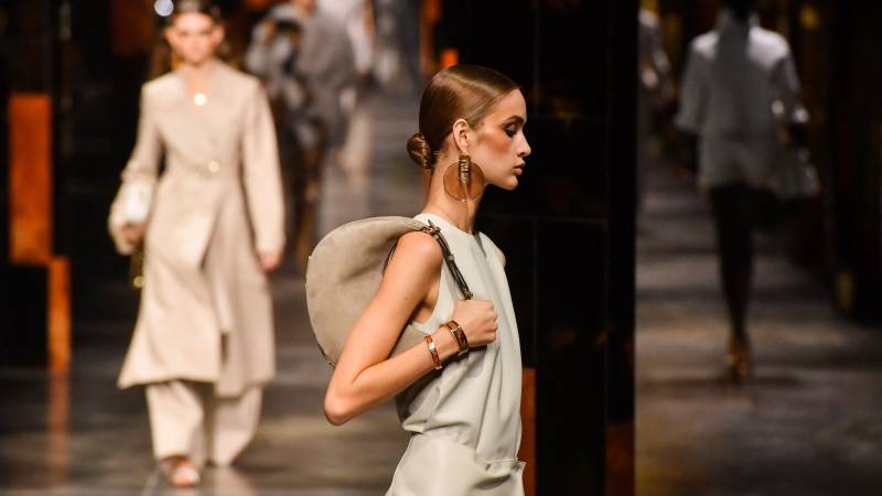 Fendi на новом показе в Милане вернул в моду стиль диско
