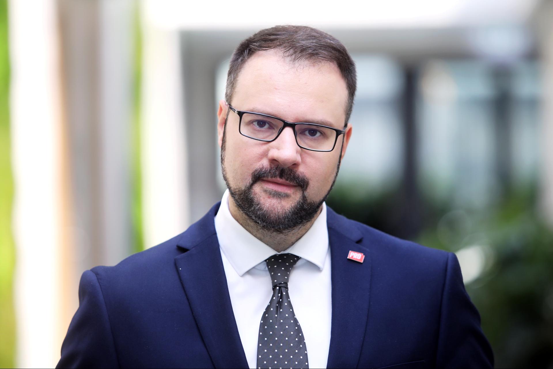 Министр сообщения потребует у "Škoda Vagonka" объяснений по поводу дефектов новых электропоездов Министр сообщения потребует у "Škoda Vagonka" объяснений по поводу дефектов новых электропоездов