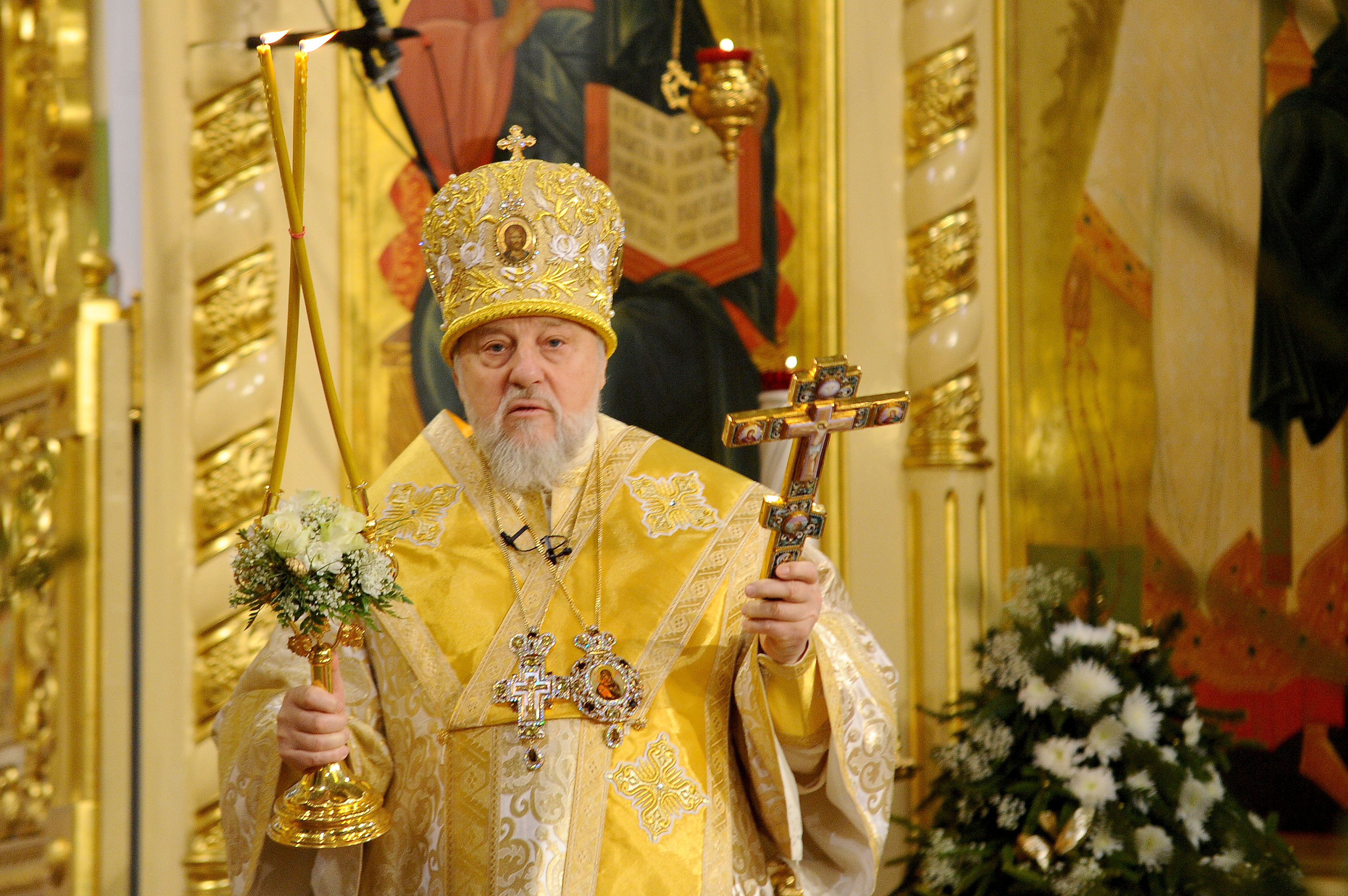 Митрополит Александр пожелал строить жизнь и отношения на заповеди любви