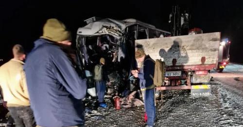 26 пострадавших в столкновении пассажирского автобуса и грузовика в Айнажи