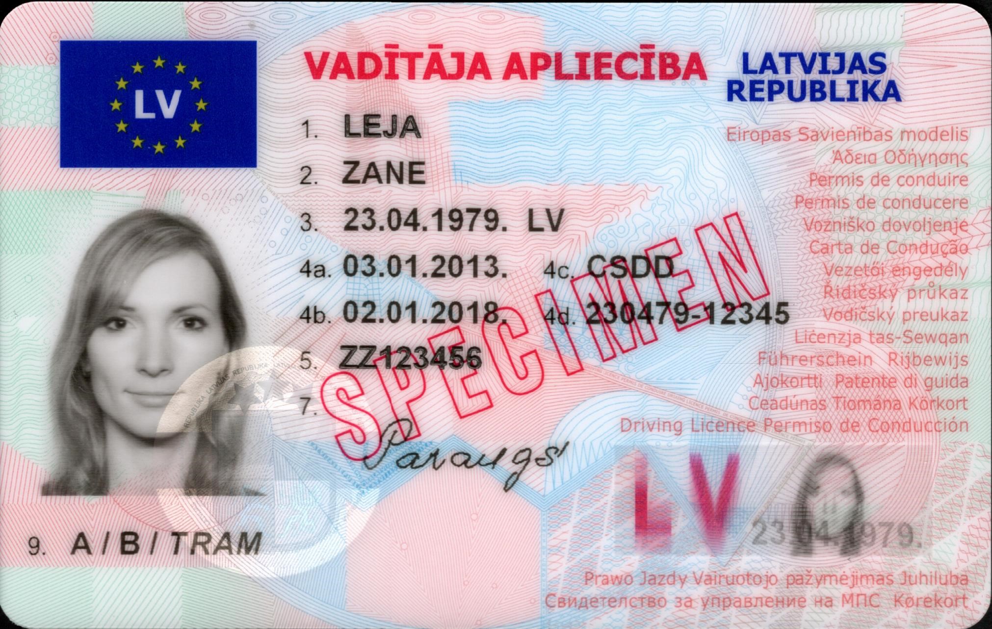 Жители Латвии ринулись получать водительские права