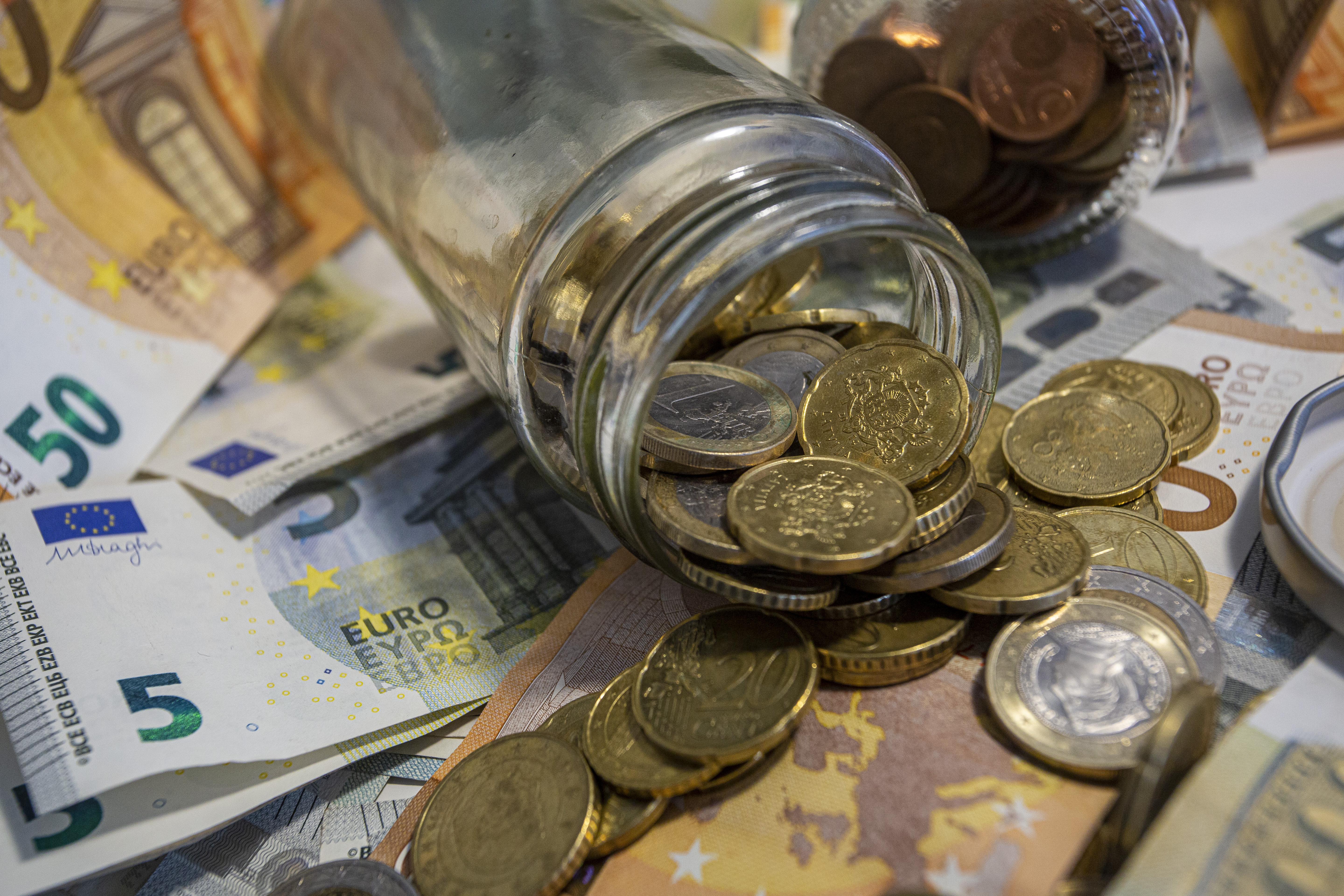 Latvijā mājsaimniecību rīcībā esošie ienākumi pērn pieauga par 6,8%