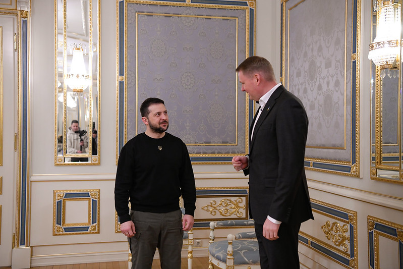 Зеленский поблагодарил Латвию за мощную поддержку Украины